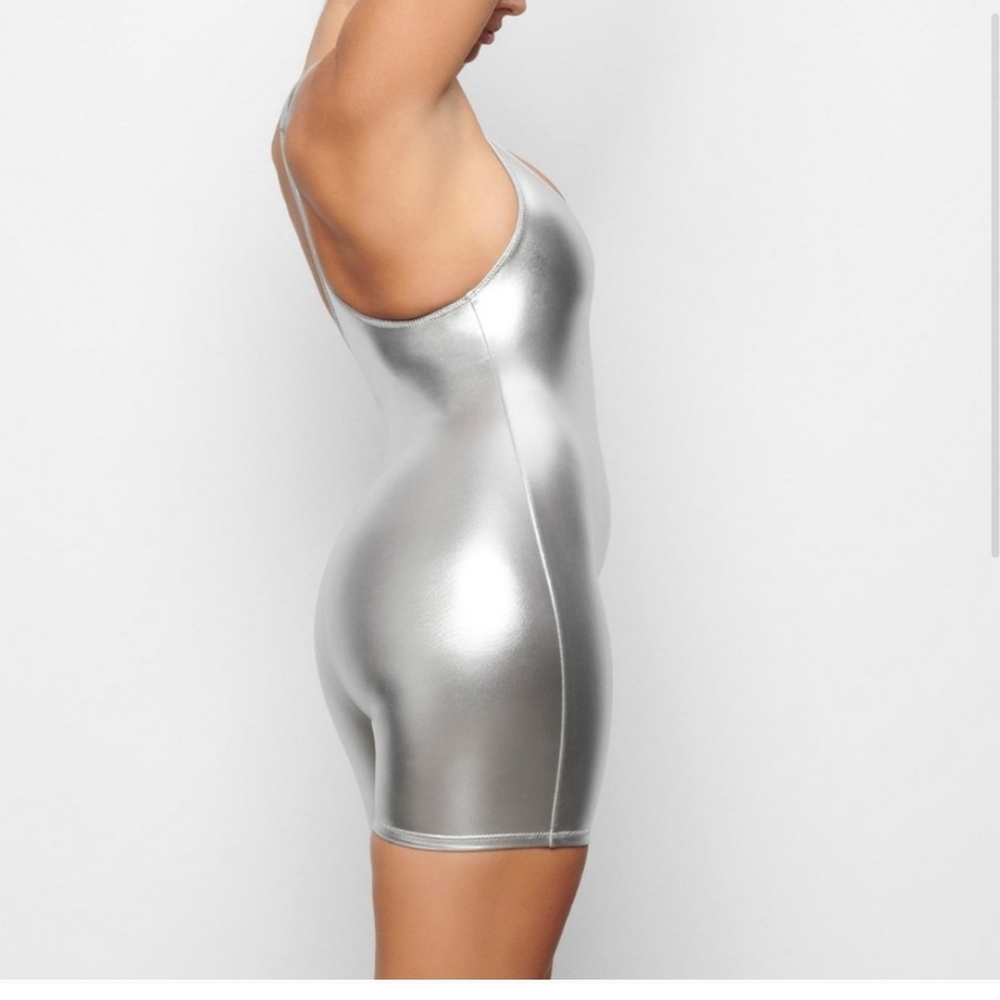 SKIMS Metallic Silver Bodysuit - Picture 4 of 9